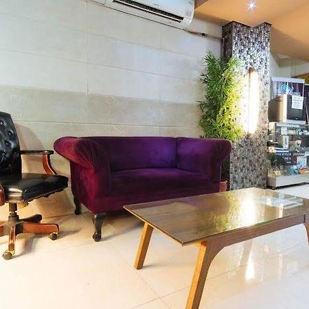 Sir William'S Hotel Quezon City Exterior photo