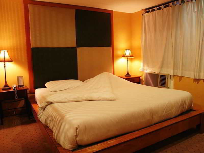 Sir William'S Hotel Quezon City Exterior photo