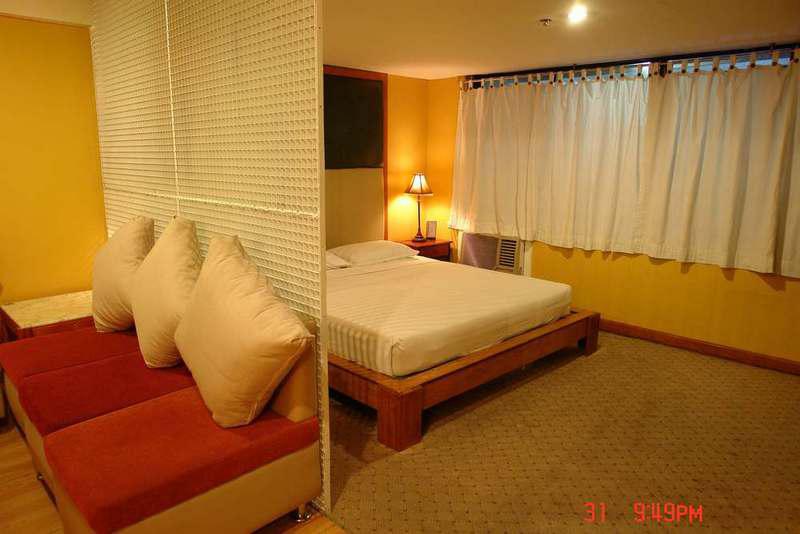 Sir William'S Hotel Quezon City Exterior photo